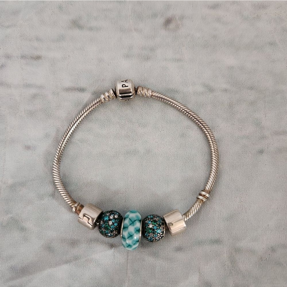 Pandora Momements Bracelet and 3 Beads‎